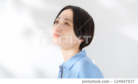 A smiling woman A smiling woman 124847837