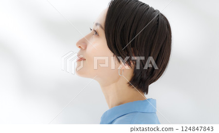 A smiling woman A smiling woman 124847843