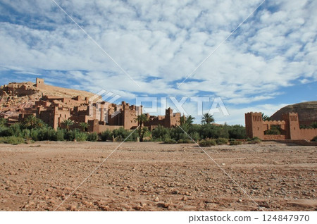 Morocco, Kasbah Road, fortified village, Ait Ben Haddou, Ksar 124847970