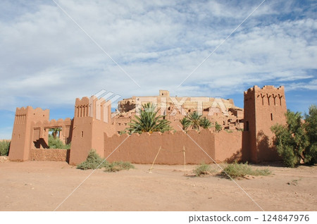 Morocco, Kasbah Road, fortified village, Ait Ben Haddou, Ksar Morocco, Kasbah Road, fortified village, Ait Ben Haddou, Ksar 124847976