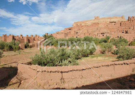 Morocco, Kasbah Road, fortified village, Ait Ben Haddou, Ksar Morocco, Kasbah Road, fortified village, Ait Ben Haddou, Ksar 124847981