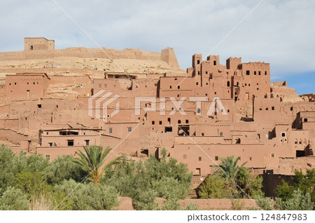 Morocco, Kasbah Road, fortified village, Ait Ben Haddou, Ksar 124847983