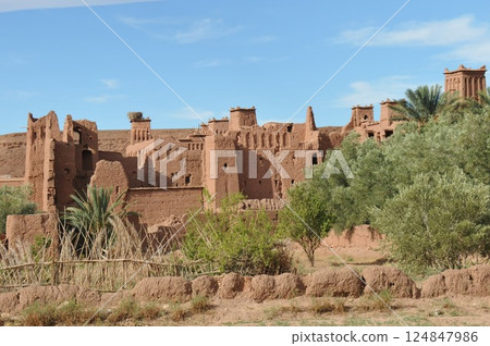 Morocco, Kasbah Road, fortified village, Ait Ben Haddou, Ksar Morocco, Kasbah Road, fortified village, Ait Ben Haddou, Ksar 124847986