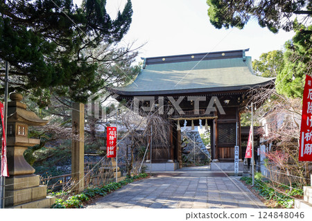 Main gate of Yasaka Shrine, next to Kokura Castle, Kitakyushu City, Fukuoka Prefecture 124848046