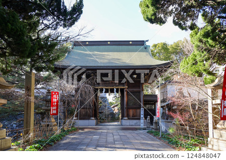 Main gate of Yasaka Shrine, next to Kokura Castle, Kitakyushu City, Fukuoka Prefecture 124848047