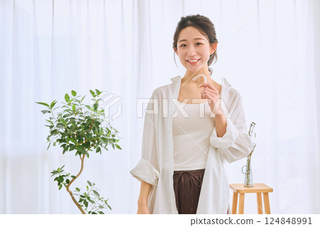 Female with mouthpiece correction Female with mouthpiece correction 124848991