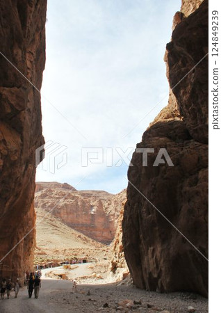 摩洛哥，卡斯巴路，托德拉峽谷，托德拉河，懸崖 124849239