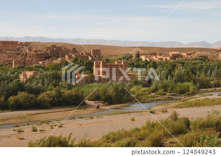 Morocco, Kasbah Road, Kasbah, fort, residential area surrounded by citadel 124849243