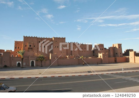 Morocco, Kasbah Road, Kasbah, fort, residential area surrounded by citadel 124849250