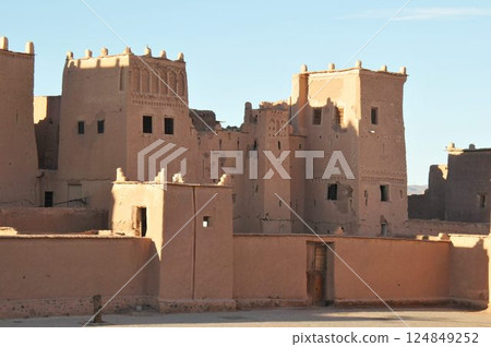 Morocco, Kasbah Road, fortified village, Ait Ben Haddou, Ksar Morocco, Kasbah Road, fortified village, Ait Ben Haddou, Ksar 124849252