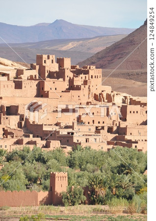 Morocco, Kasbah Road, fortified village, Ait Ben Haddou, Ksar 124849254