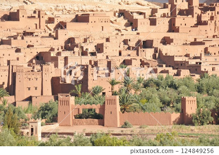 Morocco, Kasbah Road, fortified village, Ait Ben Haddou, Ksar Morocco, Kasbah Road, fortified village, Ait Ben Haddou, Ksar 124849256