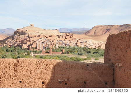 Morocco, Kasbah Road, fortified village, Ait Ben Haddou, Ksar Morocco, Kasbah Road, fortified village, Ait Ben Haddou, Ksar 124849260