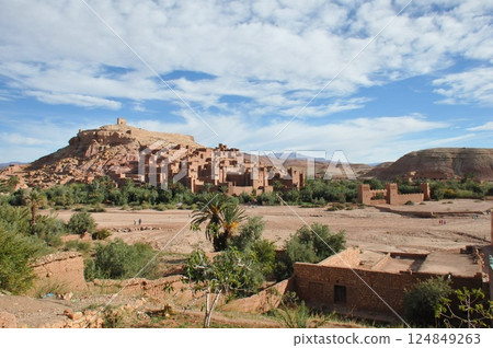 Morocco, Kasbah Road, fortified village, Ait Ben Haddou, Ksar Morocco, Kasbah Road, fortified village, Ait Ben Haddou, Ksar 124849263