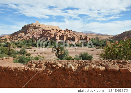 Morocco, Kasbah Road, fortified village, Ait Ben Haddou, Ksar Morocco, Kasbah Road, fortified village, Ait Ben Haddou, Ksar 124849273