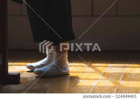 小學生的腳 124849401