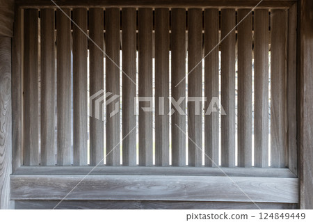 日本傳統木製垂直格子 124849449