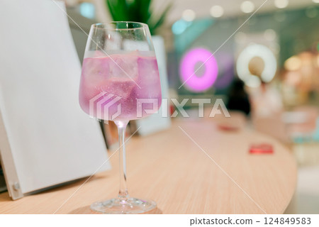 變色金湯力 124849583