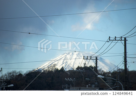 富士山正對著前方 富士山正對著前方 124849641