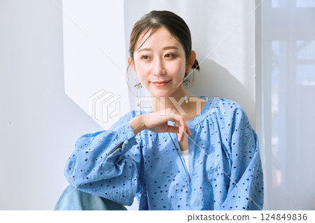 Women's portrait 124849836