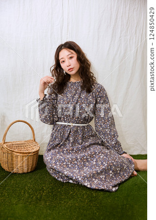 Stylish young woman Stylish young woman 124850429