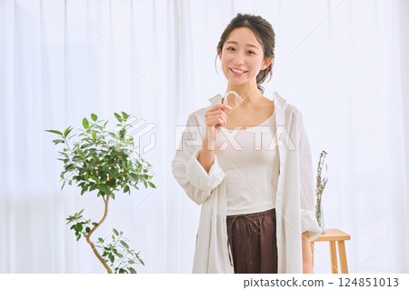 Female with mouthpiece correction 124851013