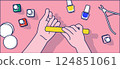 指甲的自我照顧。來自上方的主觀構圖。 124851061