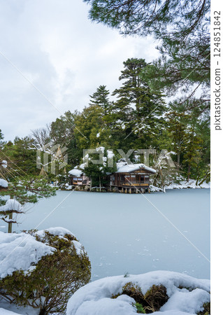 白雪皚皚的兼六園 白雪皚皚的兼六園 124851842