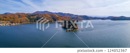 Drone photography from above Lake Nojiri (Biwajima and Bentenjima) Late autumn / Shinanomachi, Nagano Prefecture 124852367