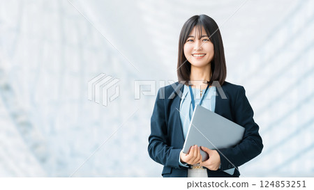 Smiling woman/businesswoman with a laptop 124853251