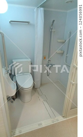 Ensuring privacy and allowing patients to concentrate on their treatment... Toilets and shower rooms in private hospital rooms Ensuring privacy and allowing patients to concentrate on their treatment... Toilets and shower rooms in private hospital rooms 124856991