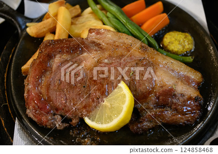 沙朗牛排 沙朗牛排 124858468