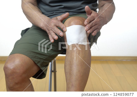 The lower half of a senior who suffers from knee pain The lower half of a senior who suffers from knee pain 124859077