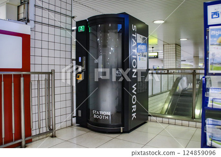 Single-person web conference booth (station) Single-person web conference booth (station) 124859096