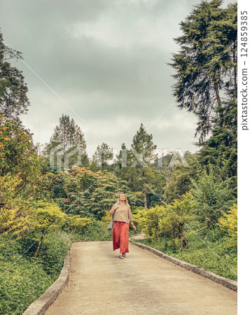 Woman walking and relaxing at beautyful green landscape of Handara 124859385