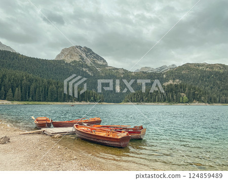 Boats and pier at Black Lake in the Durmitor national park 124859489
