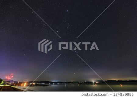 Setouchi autumn starry scenery: Rising Orion and winter diamonds Setouchi autumn starry scenery: Rising Orion and winter diamonds 124859995