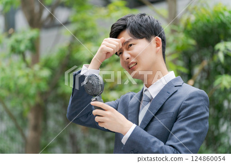 A businessman drinking water 124860054
