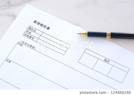 After completing your daily work, you submit a work report to your company or superiors, detailing the time required, the work content, progress, and any contact information. 124860280