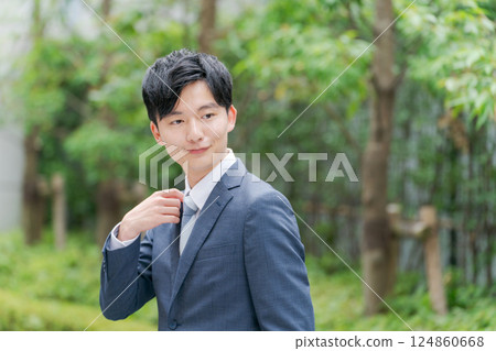 A young businessman with a smile 124860668