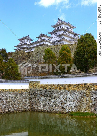 Himeji Castle (National Treasure, Himeji City, vertical composition) 124860893