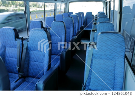 小巴內(29名乘客) 小巴內(29名乘客) 124861048