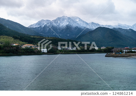 寒流襲擊阿爾卑斯山近海的屋久島 寒流襲擊阿爾卑斯山近海的屋久島 124861214
