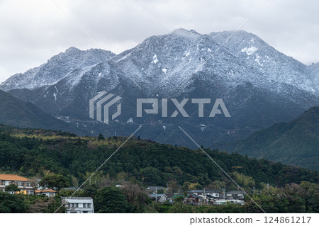 A cold wave hits Yakushima, an offshore Alps A cold wave hits Yakushima, an offshore Alps 124861217