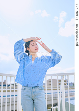 Female outdoor portrait 124861234