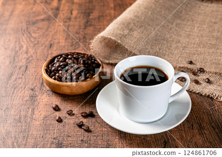 Cafe image: coffee and coffee beans 124861706