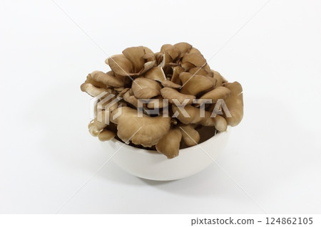 Maitake mushrooms in a bowl Maitake mushrooms in a bowl 124862105