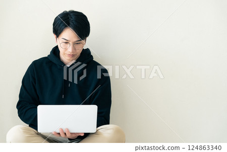 Man using a computer by the wall 124863340