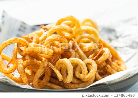 Freshly fried potatoes 124863486