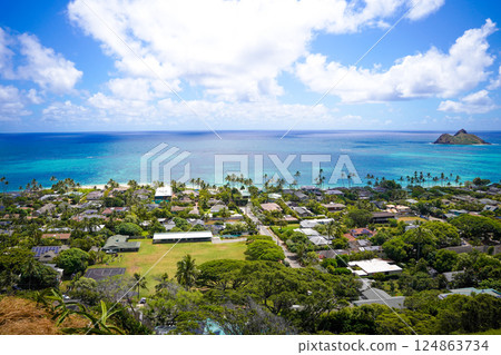 Blue ocean seen from Lanikai Pillbox Hike, Hawaii 124863734